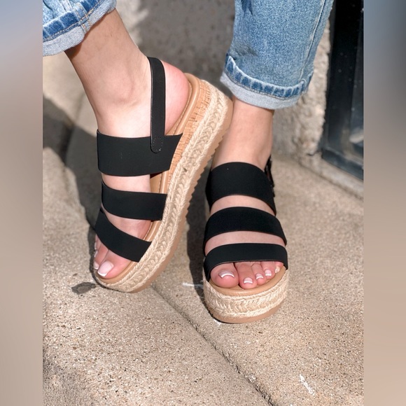 Black Strappy espadrille platform sandal - Picture 5 of 5